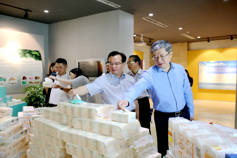 2019年 5月22日，时任浙江省社会组织综合党委专职副书记、省民政厅社会组织管理局局长蔡国华莅临776net必赢官网纸业调研企业发展情况和党建工作